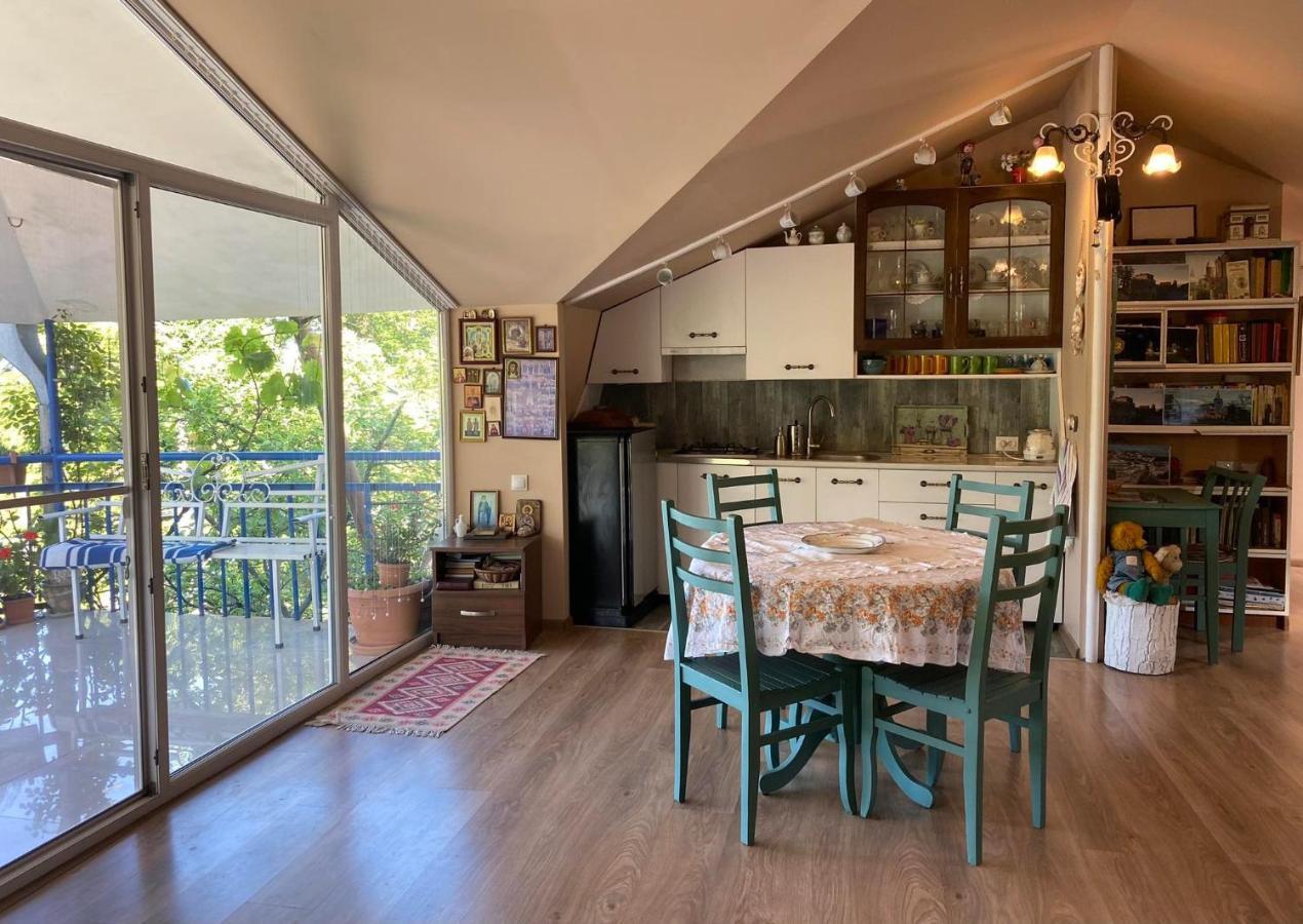 Nino'S Veranda Apartment Τελάβι Εξωτερικό φωτογραφία