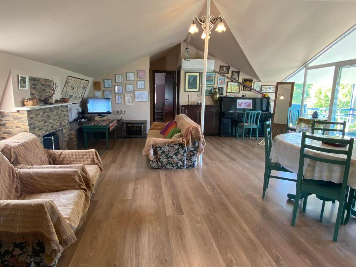 Nino'S Veranda Apartment Τελάβι Εξωτερικό φωτογραφία